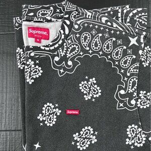 SUPREME - Bandanna T-shirt